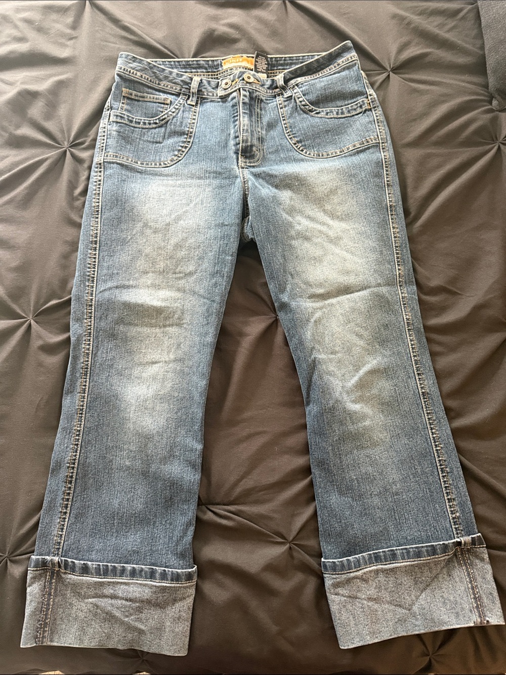 Cropped Cuff Women's Jeans in Light Blue Wash